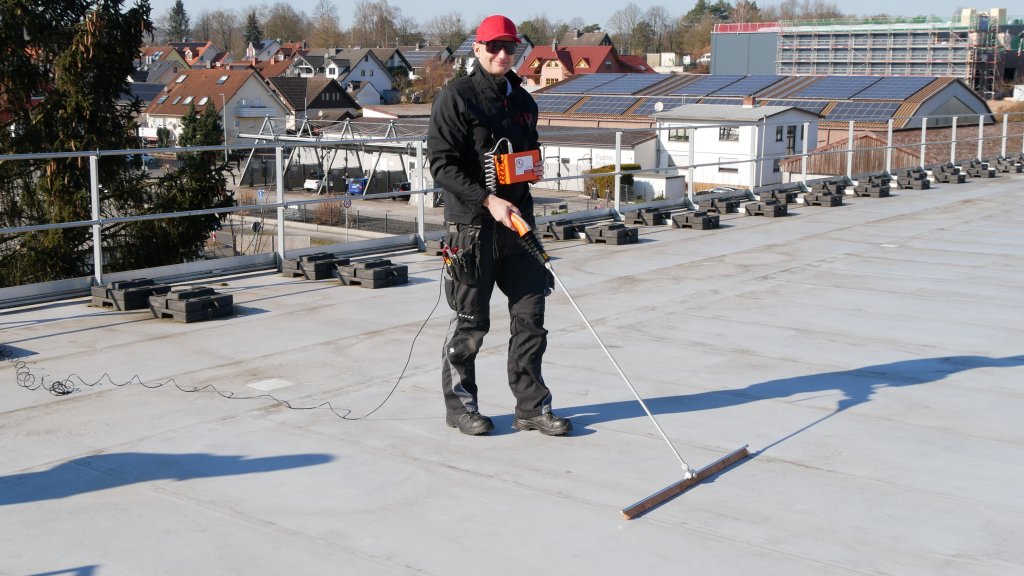 Hochvolt Messtechnik f&uuml;r die Flachdach Leckortung.